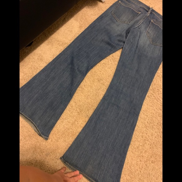 Old navy flare jeans - Picture 2 of 4